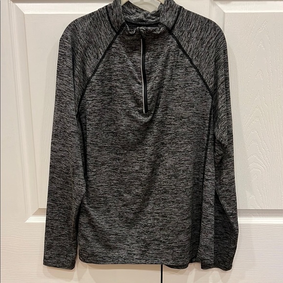 Old Navy Active Quarter Zip - Picture 1 of 4